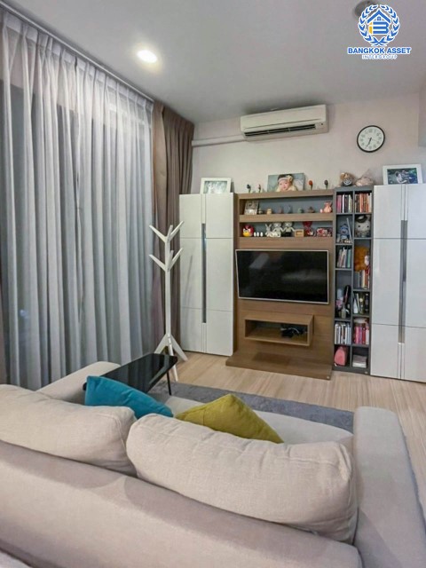 ทาวน์เฮ้าส์มือสองย่านกรุงเทพมหานคร ม.บ้านกลางเมือง งามวงศ์วาน คุณภาพระดับ AP หลังมุม! เนื้อที่ 18.5 ตร.ว. ฟังก์ชัน 3 ห้องนอน 3 ห้องน้ำ 2 ที่จอดรถ บ้านสภาพเยี่ยม ใกล้รถไฟฟ้าสายสีม่วง "สถานีศูนย์ราชการนนทบุรี", สายสีแดง "สถานีบางเขน" และทางด่วน "ศรีรัช"